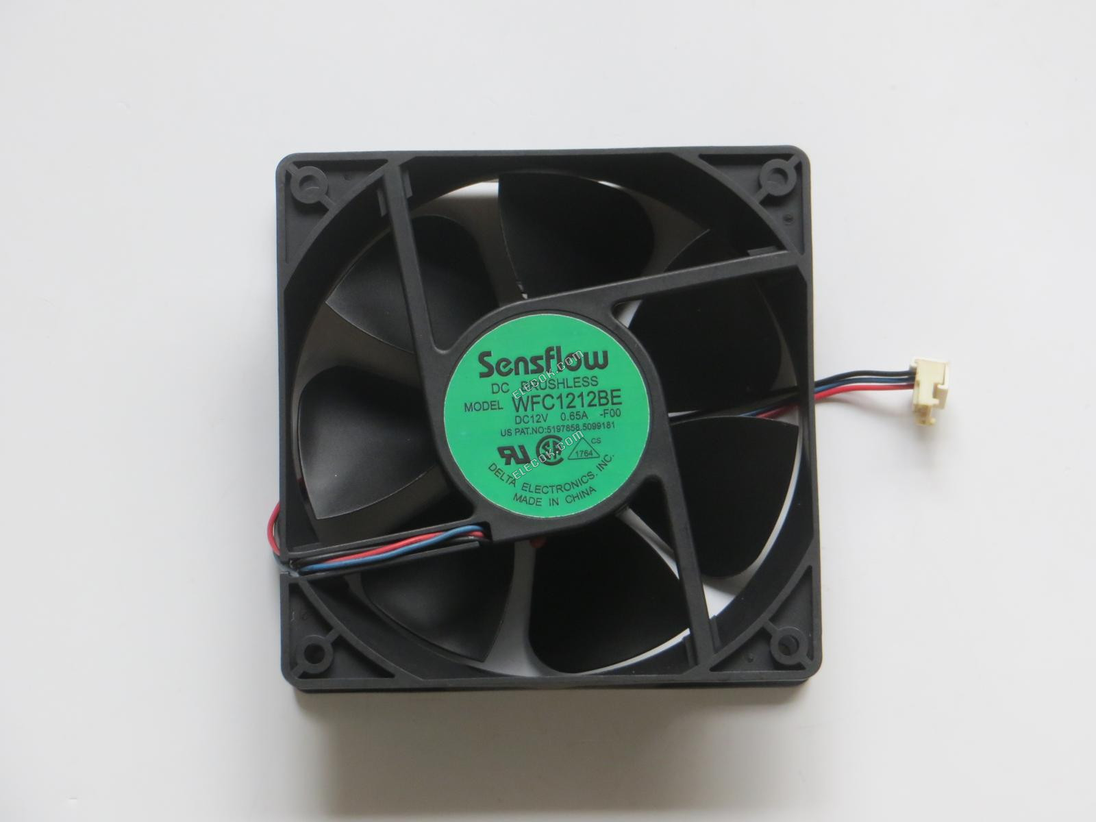 Delta Electronics WFC1212BE Szerver - Négyzetes Ventilátor -F00, sq120x120x38, w40x3x3, 12V 0,65A 3 vezeték 