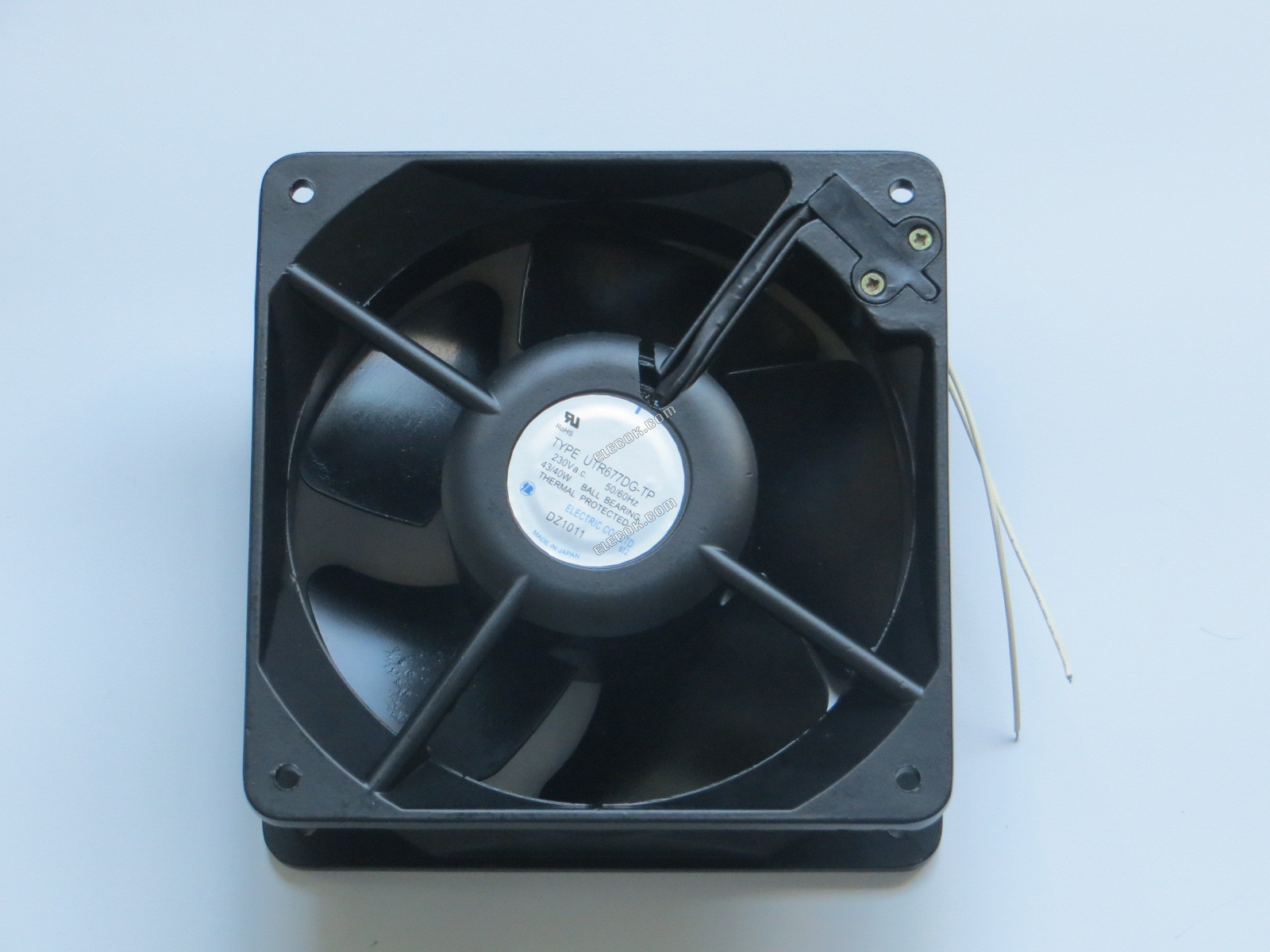 Royal Ventilátor UTR677DG-TP 230V 43/40W 2 vodiče Chladicí Ventilátor, repasovaný 