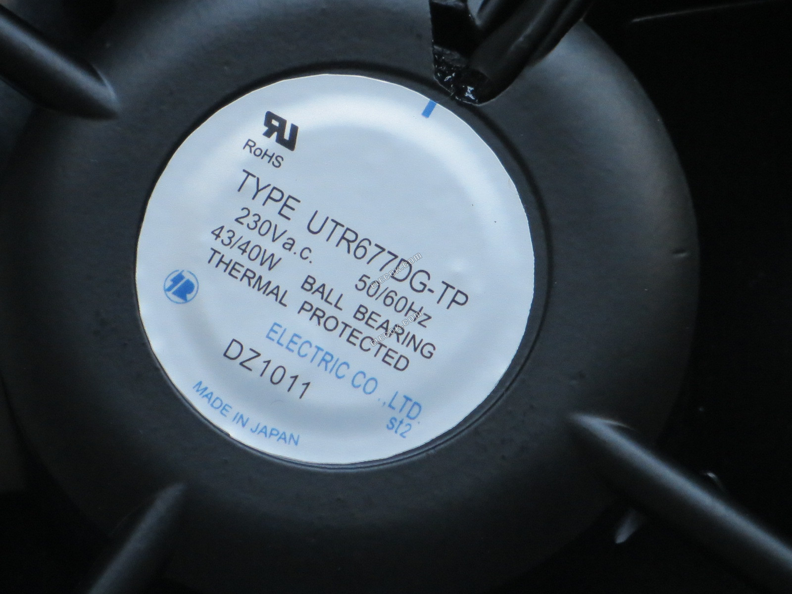 Royal Ventilátor UTR677DG-TP 230V 43/40W 2 vodiče Chladicí Ventilátor, repasovaný 