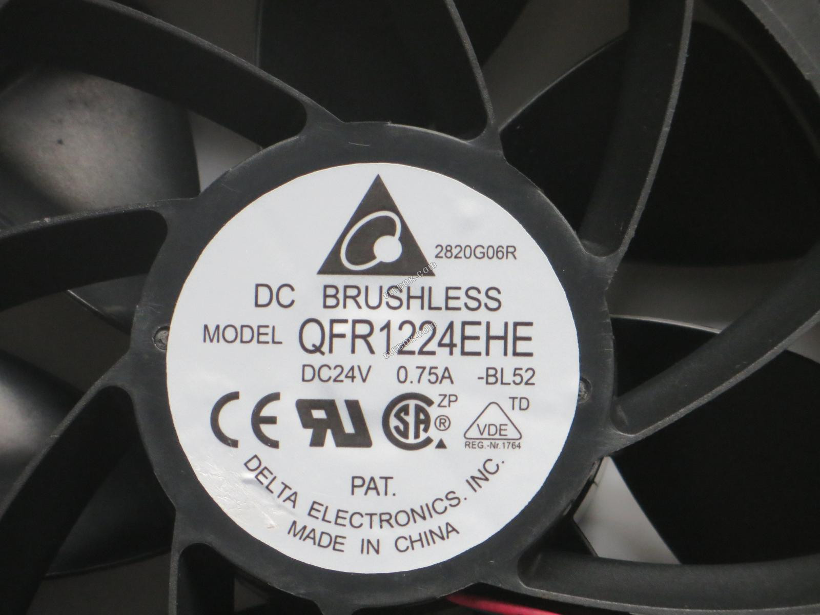DELTA QFR1224EHE-BL52 12038 12cm 24V 0,75A 3 vezeték Hűtőventilátor -val/-vel fekete csatlakozó, Felújított 