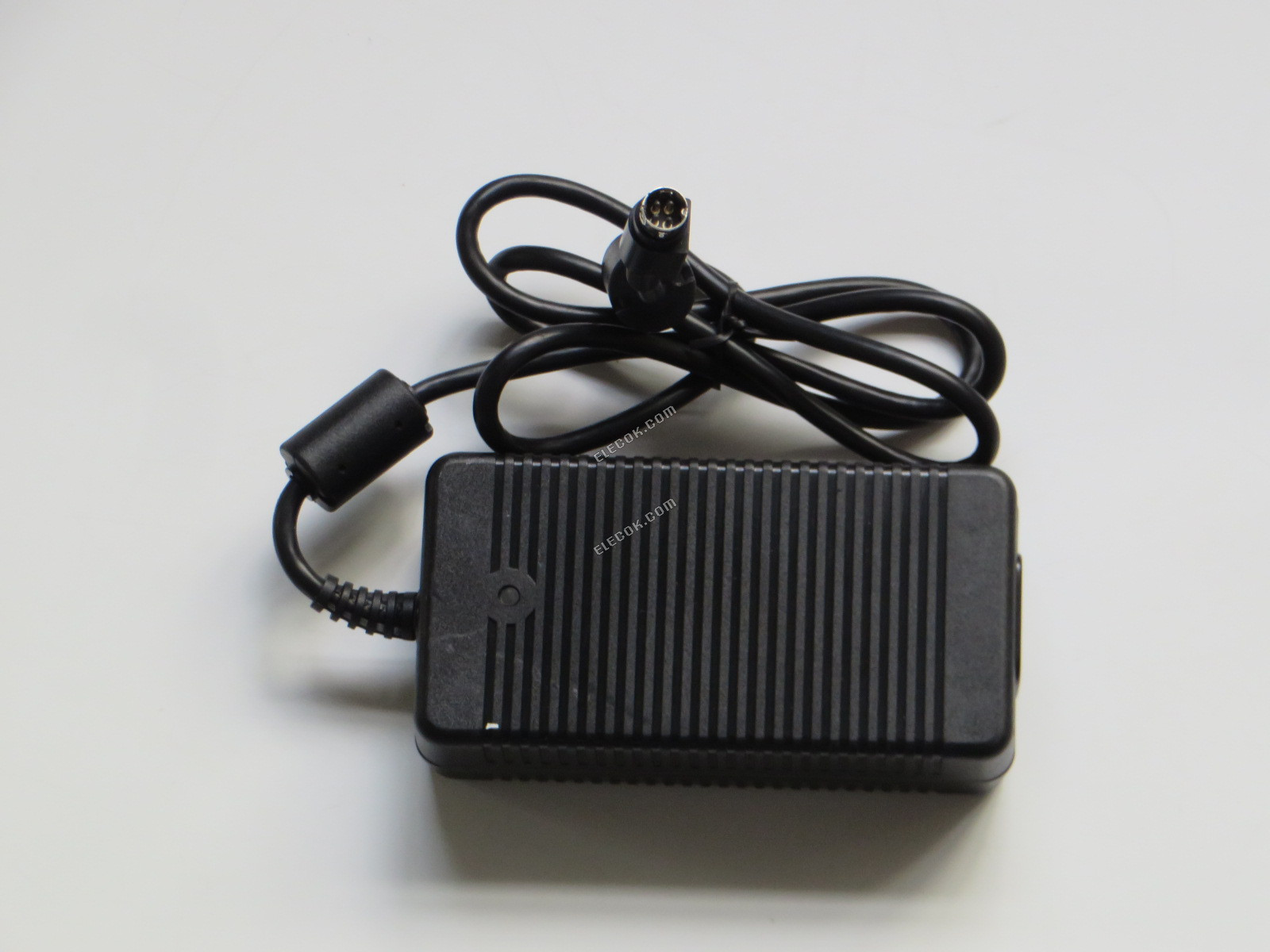SINPRO 18V 5,55A 100W HPU101-107 -val/-vel 4 Pólusú Csatlakozó használt 