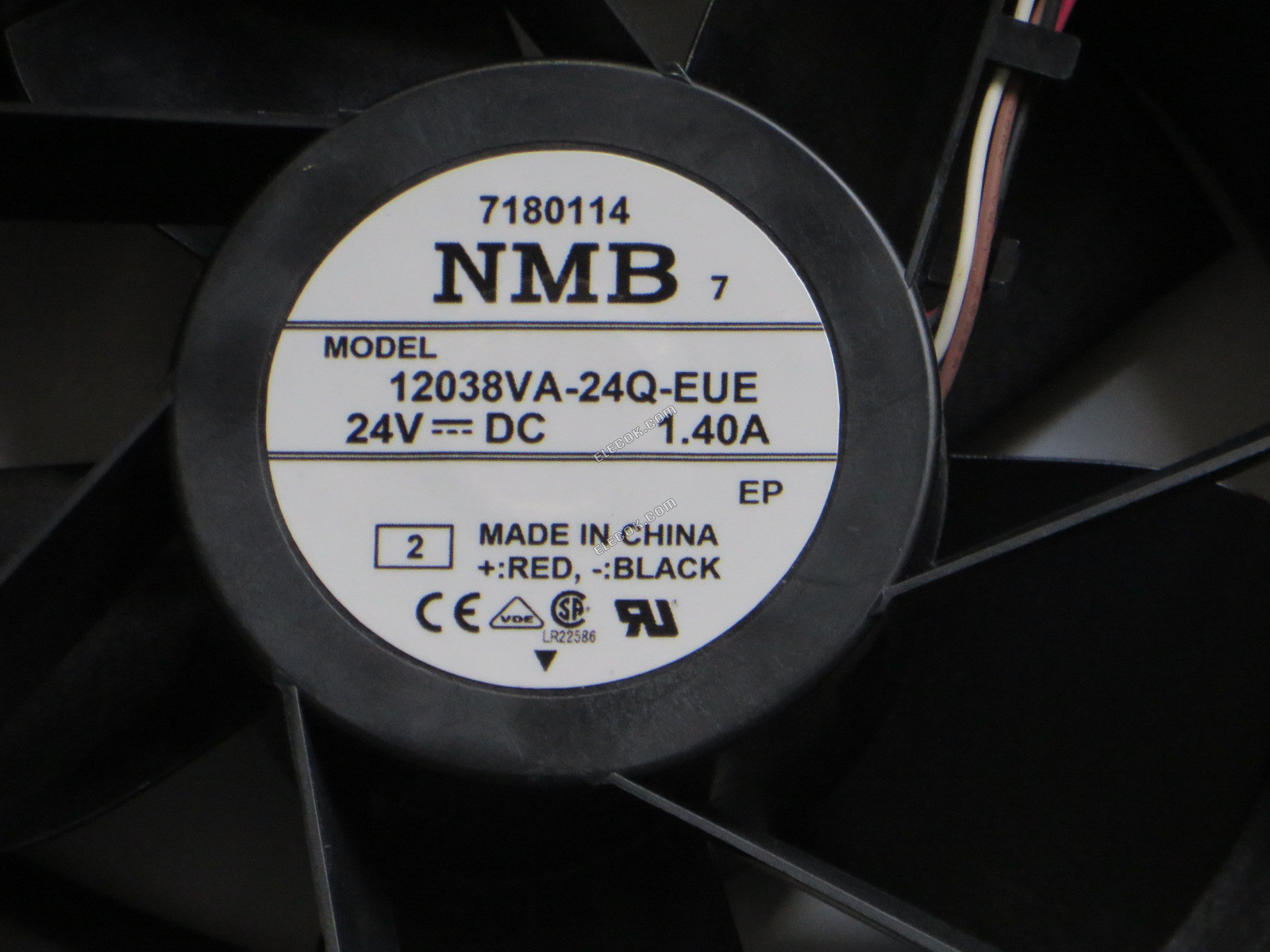NMB-MAT / Minebea 12038VA-24Q-EUE Serverový čtvercový Ventilátor 12038VA-24Q-EUE, 24V 1,4A 4 vodiče 