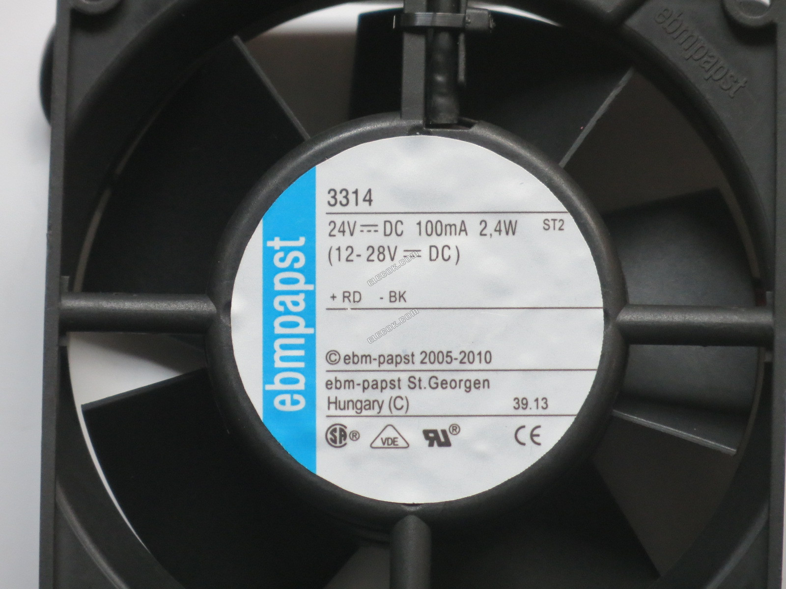 ebm-papst 3314 Szerver - Négyzet Ventilátor sq92x92x32mm, 2 vezeték, 24V 2,4W 