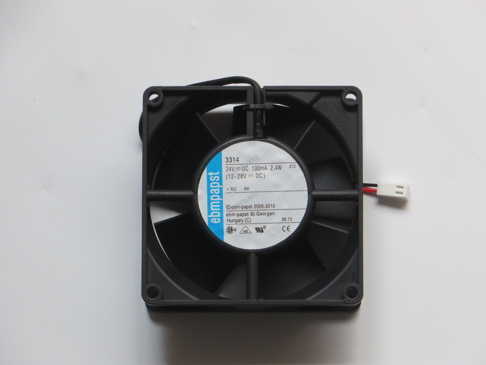 ebm-papst 3314 Szerver - Négyzet Ventilátor sq92x92x32mm, 2 vezeték, 24V 2,4W 