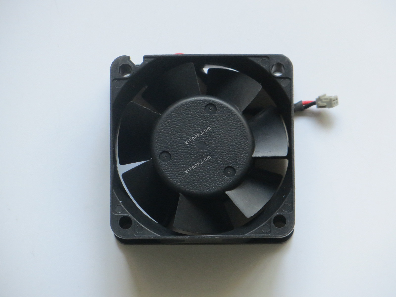 NMB 2410ML-05W-B70 24V 0,25A 2 vodiče Chladicí Ventilátor s šedá konektor 