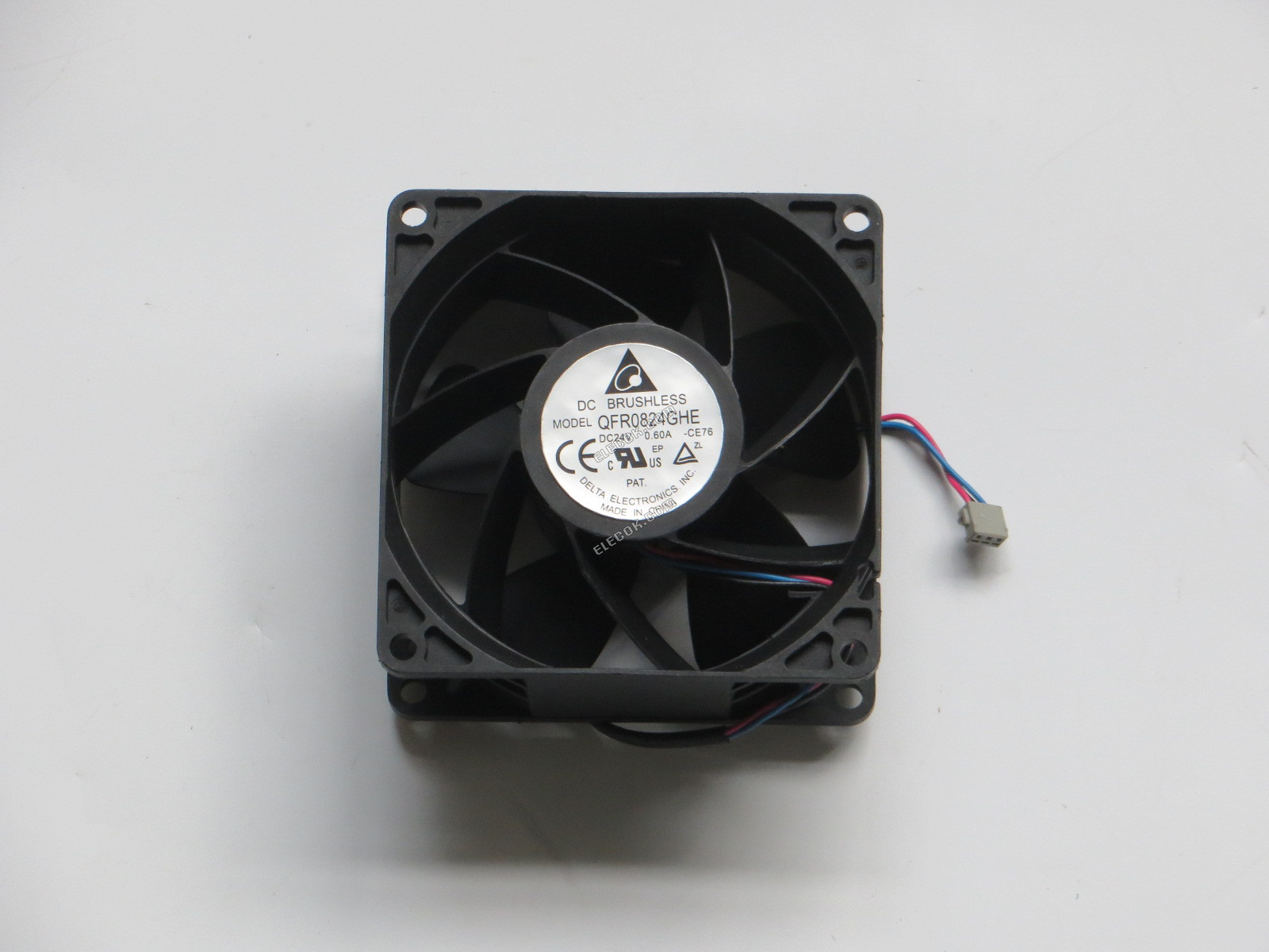 DELTA QFR0824GHE-CE76 24V 0.60A 3 vodiče Chladicí Ventilátor 