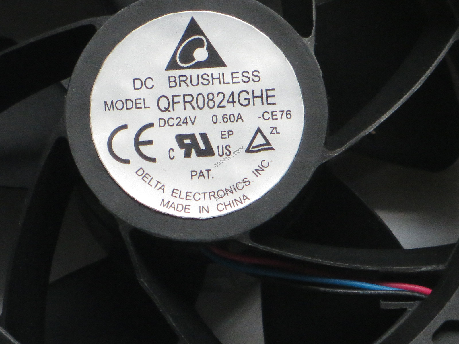 DELTA QFR0824GHE-CE76 24V 0.60A 3 vodiče Chladicí Ventilátor 