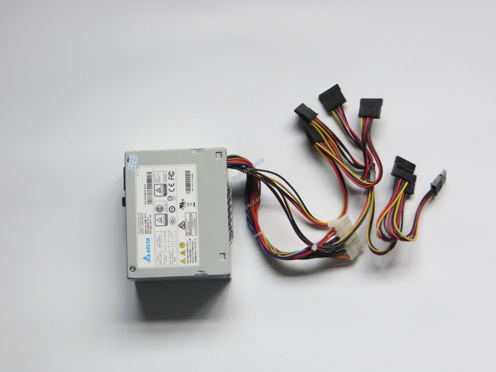 Delta DPS-200PB-176 C 8*SATA Porty Napájecí Zdroj Pro Servery použitý 