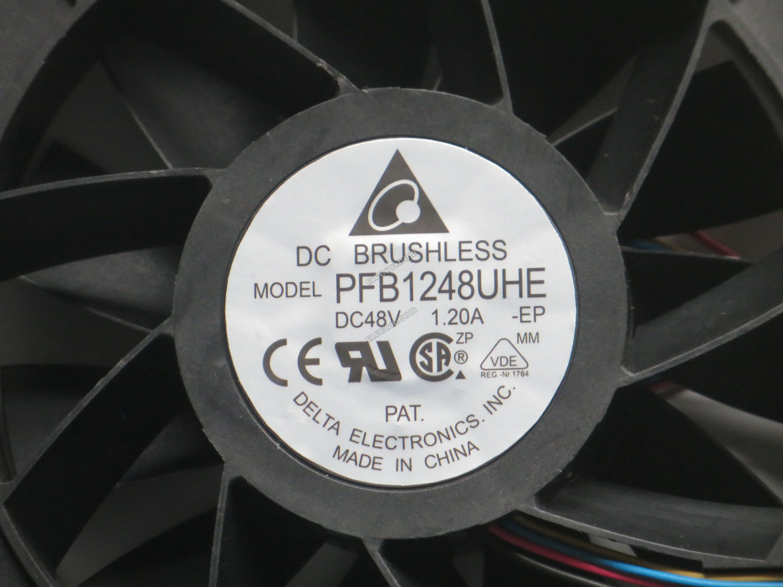 DELTA PFB1248UHE-EP 48V 1,2A 4 vodiče Chladicí Ventilátor 