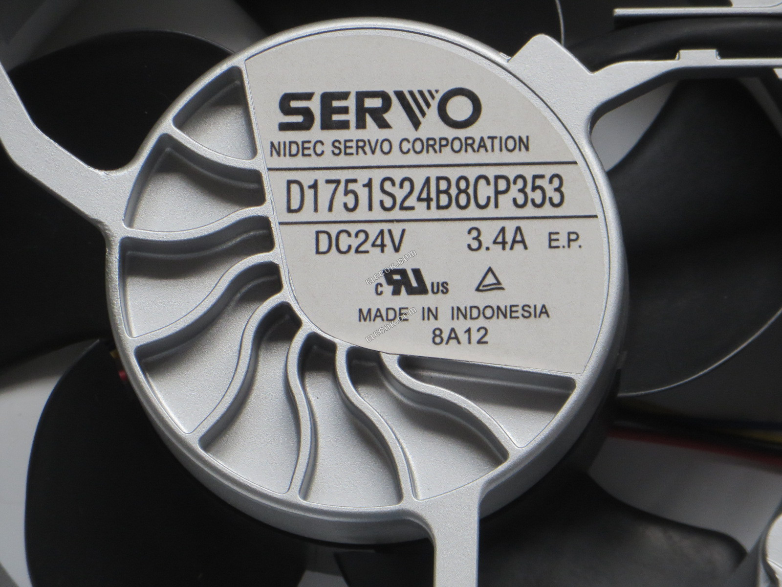 SERVO D1751S24B8CP353 24V DC 3,4A 4 vodiče Chladicí Ventilátor, originální repasovaný 