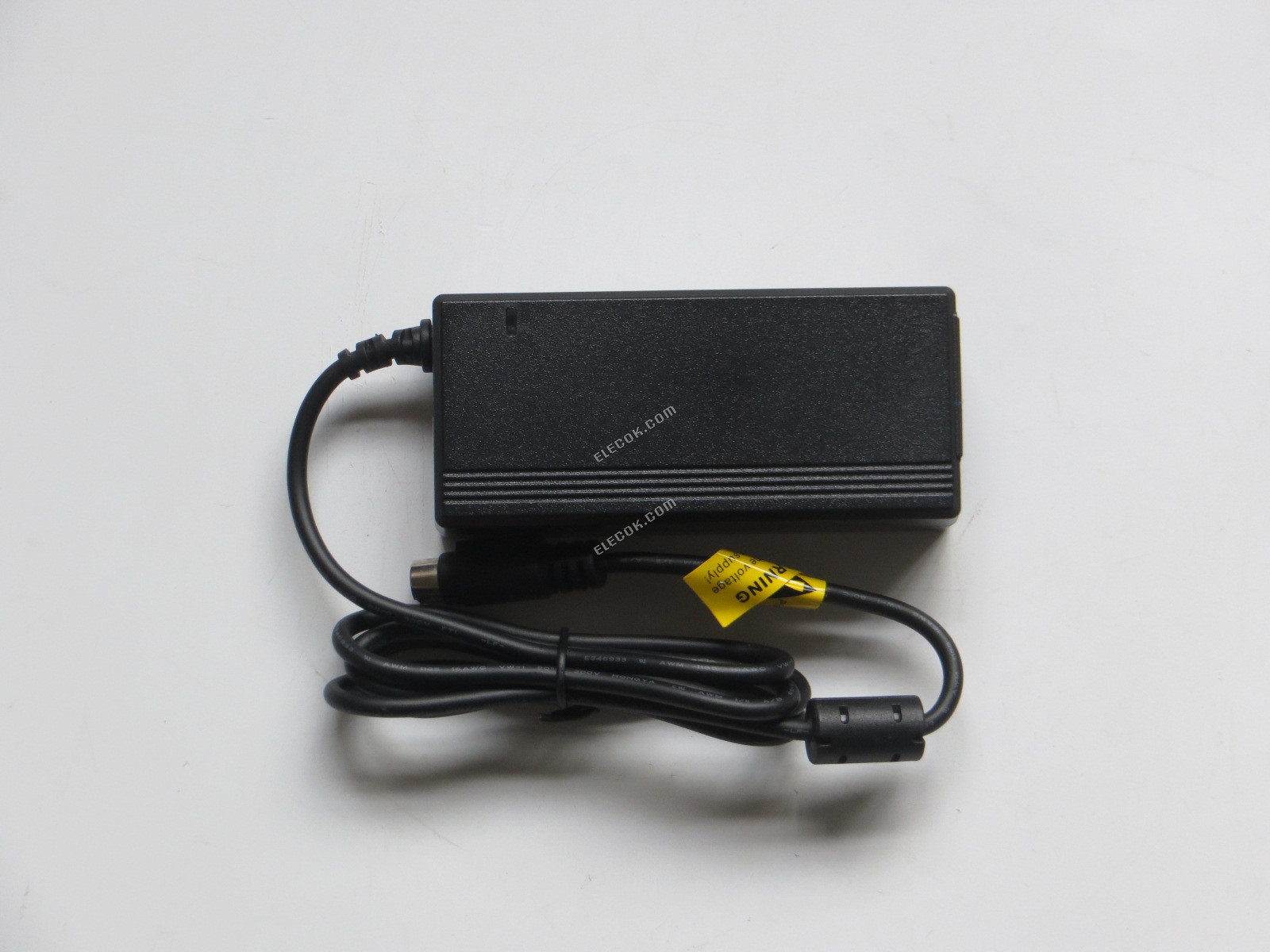 CWT / Channel Well Technology KPL-060F Adapter 5V-12V 12V 5A, 4-Pin Din, IEC C14 