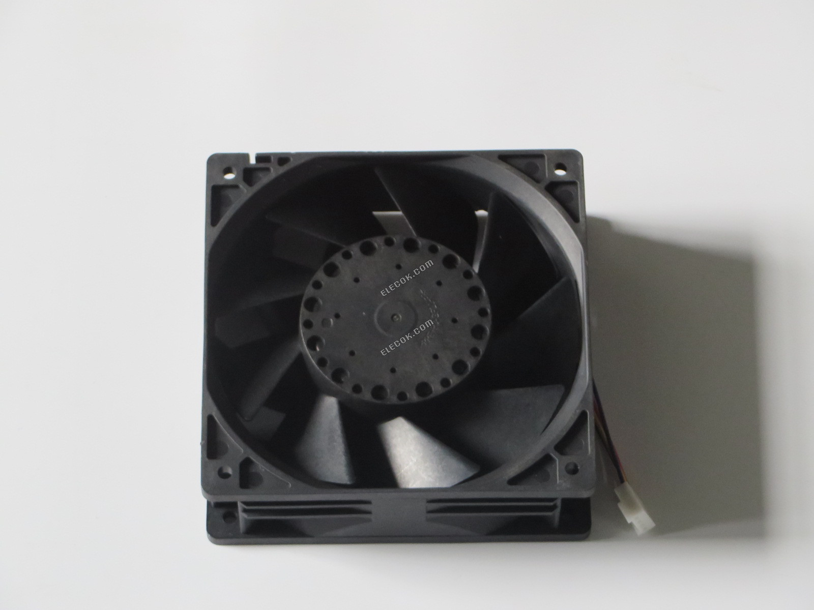 DELTA PFR1212UHE-SP00 12V 3,5A 32,4W 4 vodiče Chladicí Ventilátor 