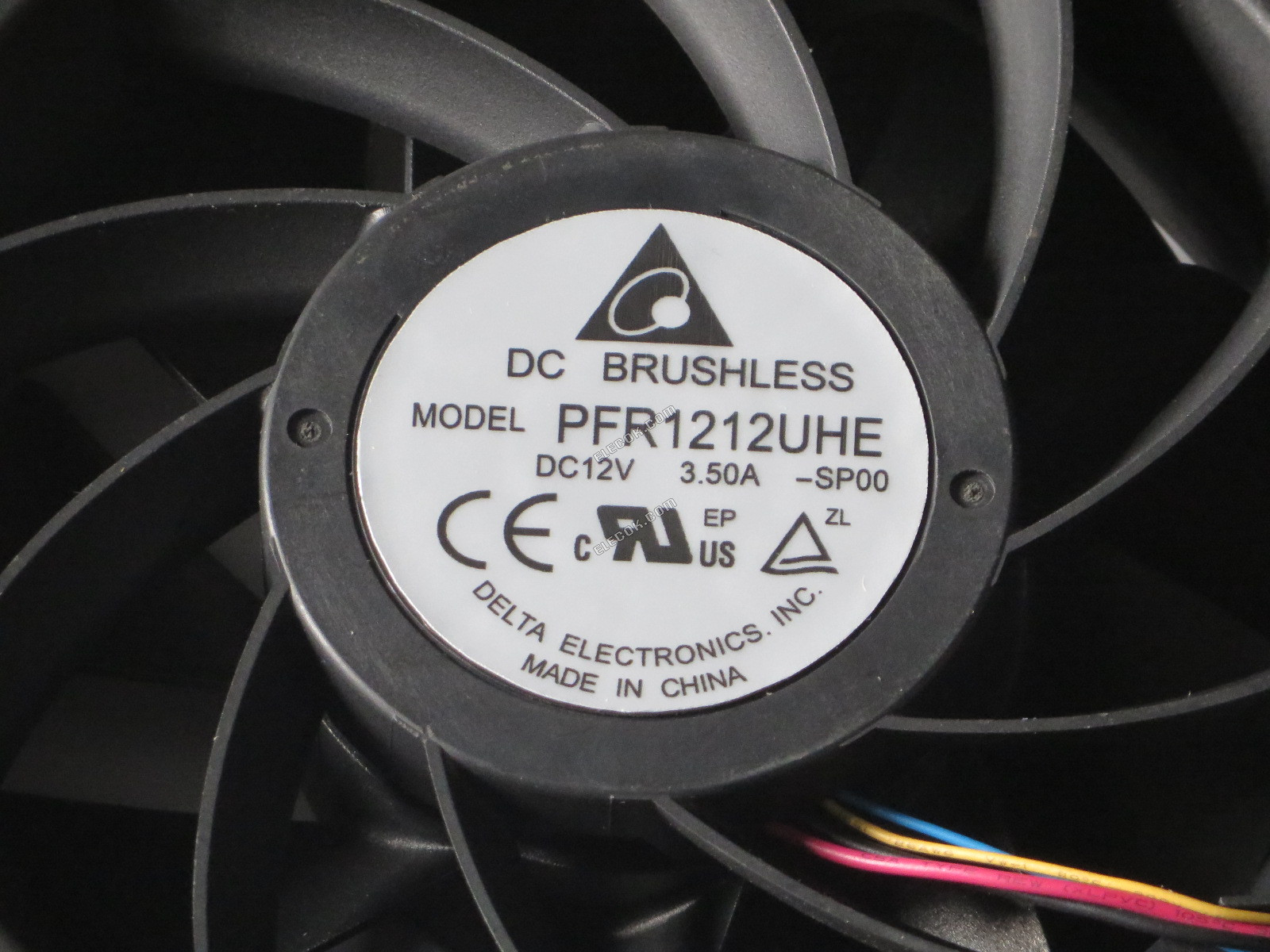 DELTA PFR1212UHE-SP00 12V 3,5A 32,4W 4 vodiče Chladicí Ventilátor 