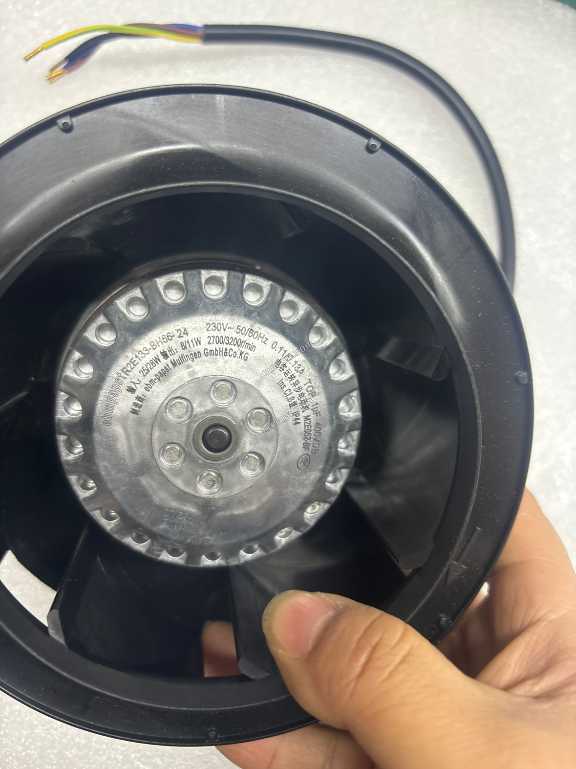 R2E133-BH66-24 230V 50/60HZ 0,11/0,13A 4 vodiče Chladicí Ventilátor 