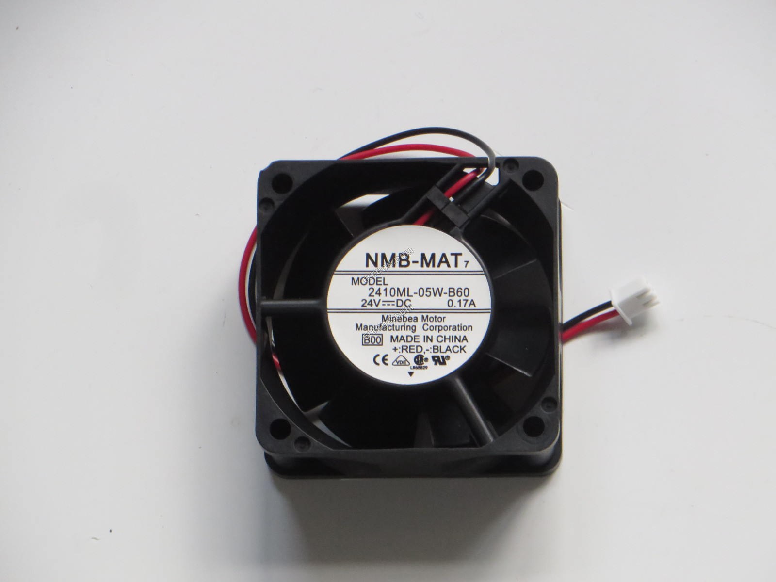 NMB 2410ML-05W-B60-B00 24V 0,17A 3,12W 2 vezeték Hűtőventilátor 