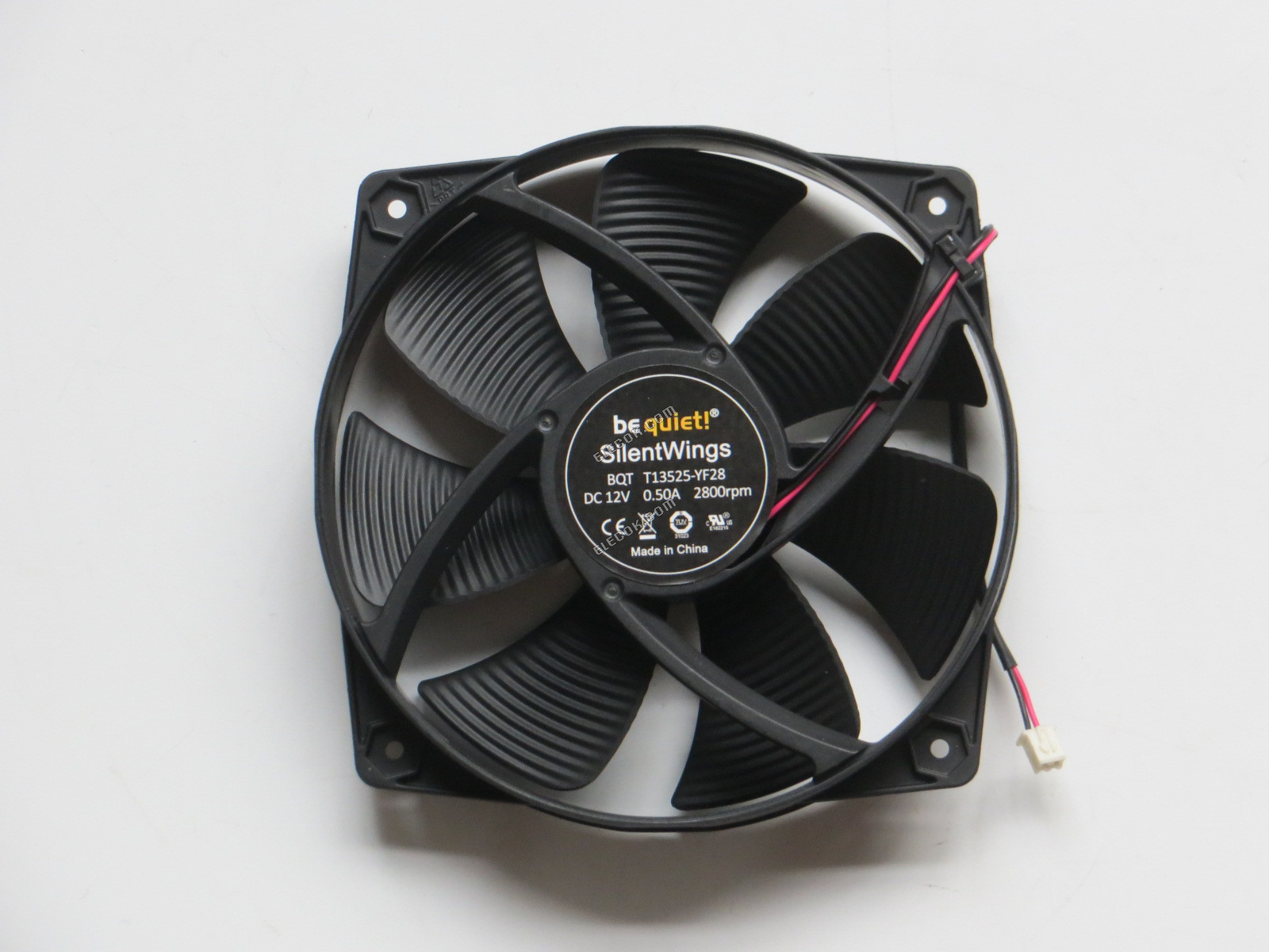 135mm Ventilátor Bequiet Ventilátor Silentwings BQT T13525-YF28 135mm 135*135*25mm DC 12V 0.50A 2800RPM Axiální 2 vodiče Chladicí Ventilátor 
