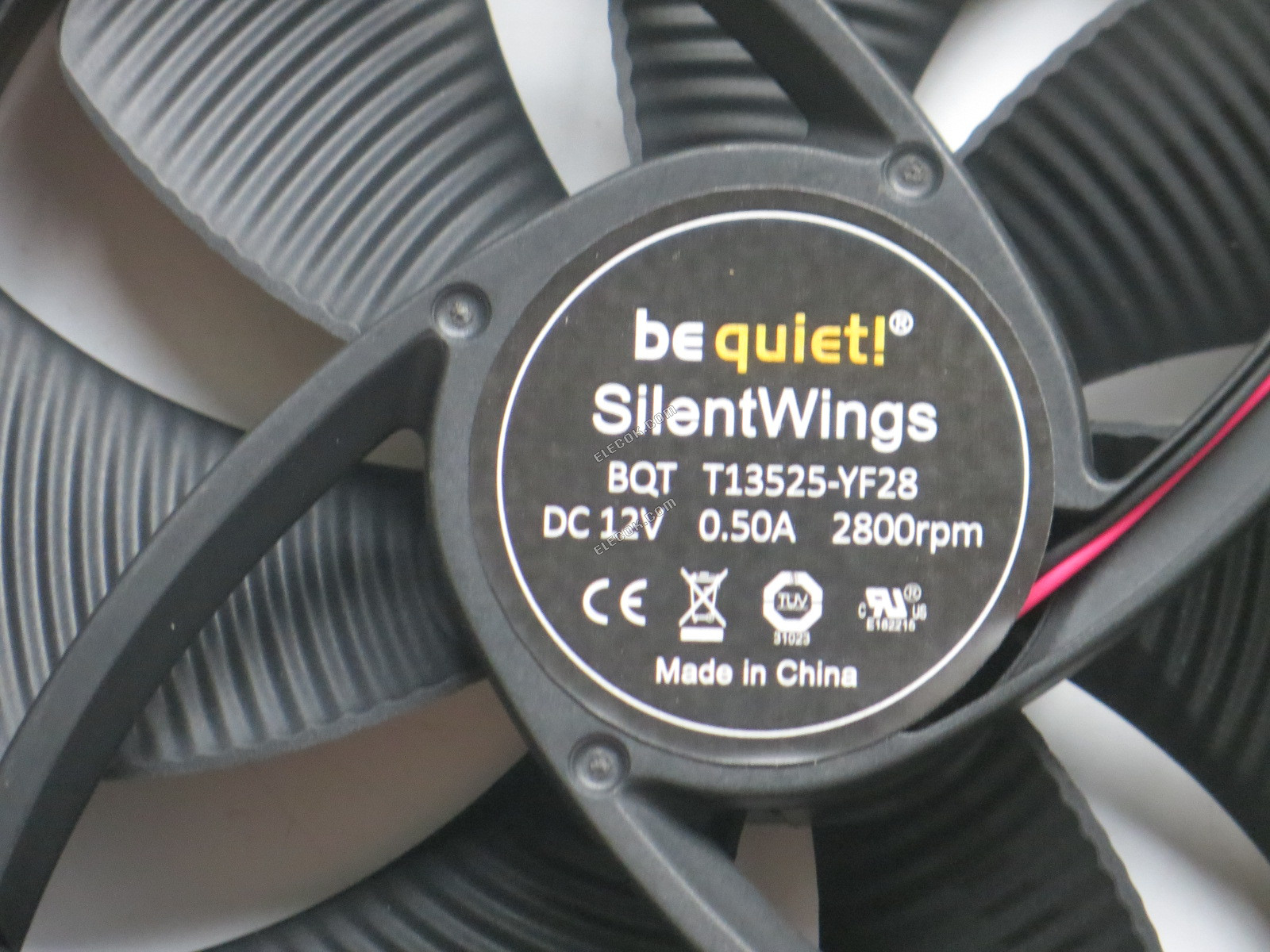 135mm Ventilátor Bequiet Ventilátor Silentwings BQT T13525-YF28 135mm 135*135*25mm DC 12V 0.50A 2800RPM Axiální 2 vodiče Chladicí Ventilátor 