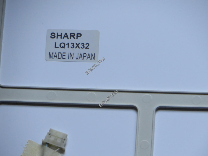 LQ13X32 13,3" a-Si TFT-LCD Panel számára SHARP used 