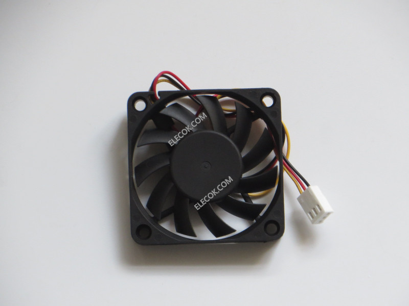 YOUNG LIN DFB601012H 12V 2.8W 3wires Cooling Fan